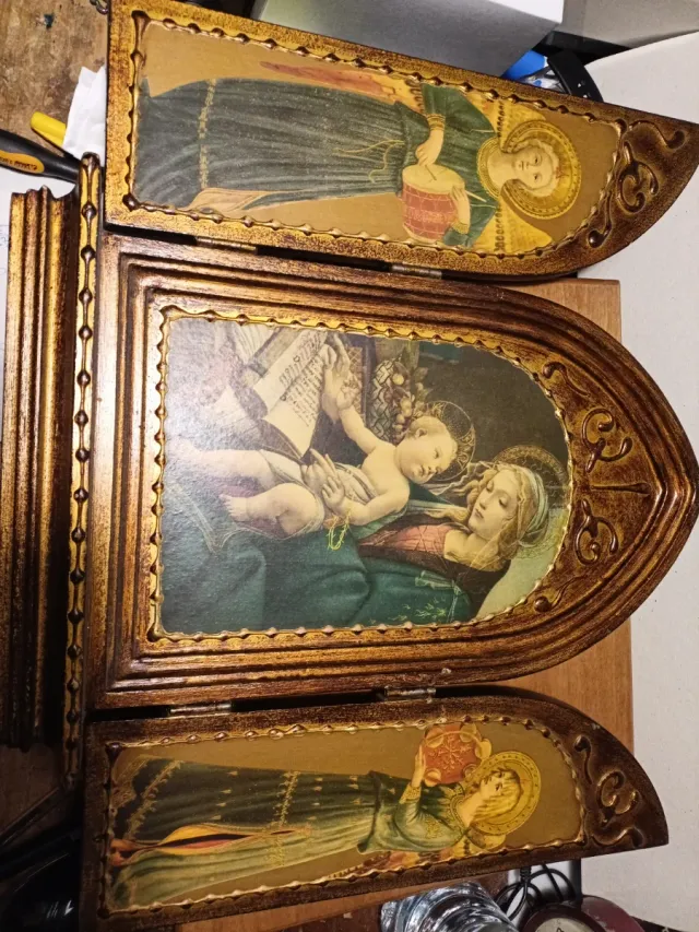 Tríptico de madera decorativo