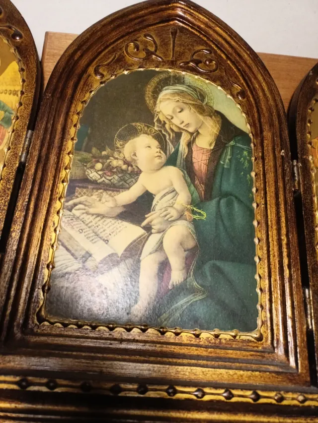 Tríptico de madera decorativo