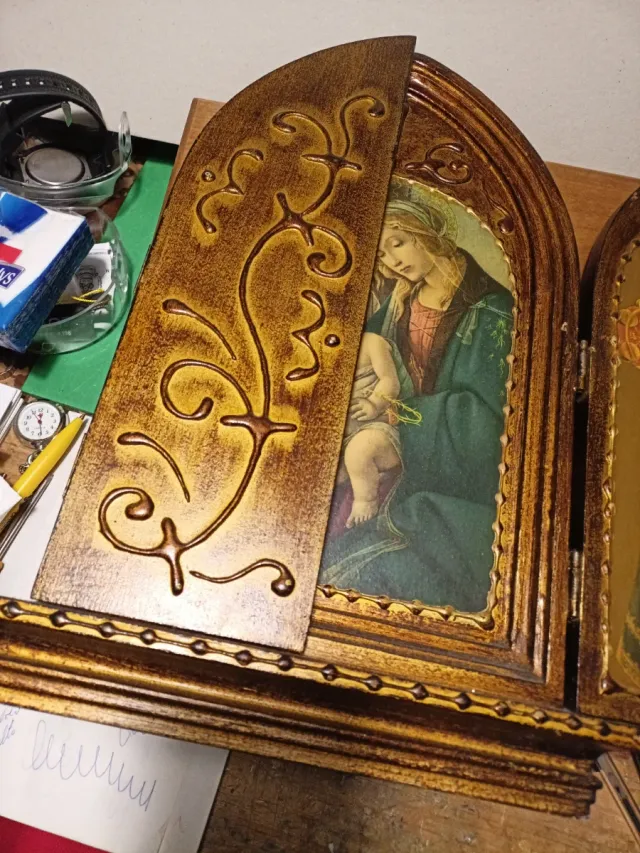 Tríptico de madera decorativo