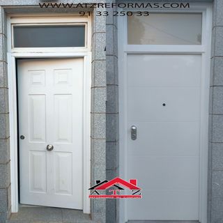 Puerta de seguridad con montante