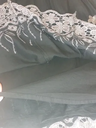 Vestido negro con flores