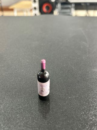 Confezione da 5 bottiglie di vino in scala 1:12