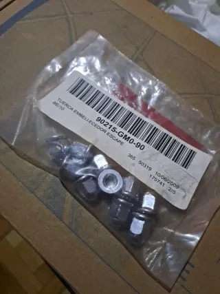 Kymco Grand Dink 125cc Tuercas Embellecedor Escap