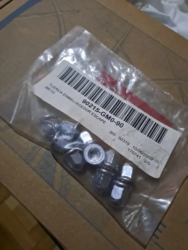 Kymco Grand Dink 125cc Tuercas Embellecedor Escap