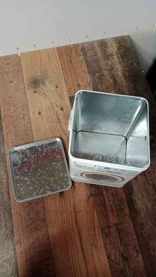 Scatola metallica per detersivo per lavatrice