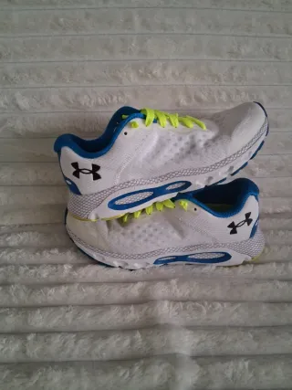 Zapatillas Under Armour Blancas y Azules