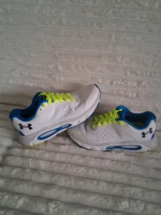 Zapatillas Under Armour Blancas y Azules
