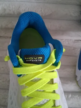 Zapatillas Under Armour Blancas y Azules