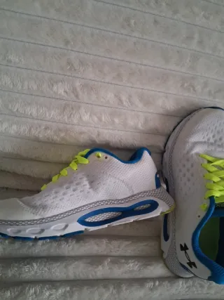 Zapatillas Under Armour Blancas y Azules