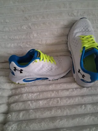 Zapatillas Under Armour Blancas y Azules