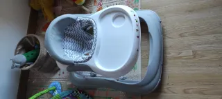 Andador infantil con actividades