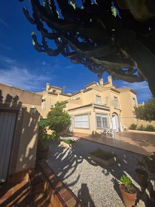 Casa adosada en venta en Nueva Torrevieja - Aguas Nuevas en Torrevieja