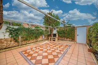 Casa adosada en venta en Fuentebella-San Felix-El Leguario en Parla
