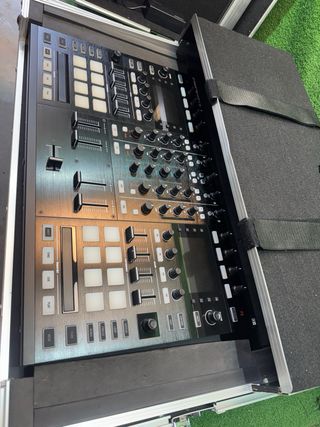Mesa de mezclas Controlador DJ Traktor Kontrol S8