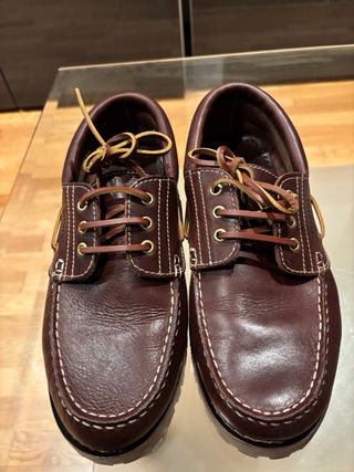 Zapatos náuticos de piel marrón