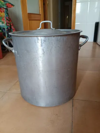 Perol grande de metal