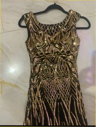 Vestido largo negro y dorado