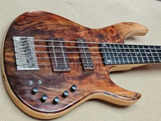 Bajo Eléctrico JCR Growlingman 5 Cuerdas