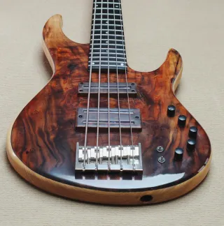 Bajo Eléctrico JCR Growlingman 5 Cuerdas