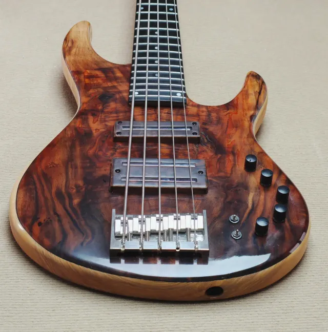 Bajo Eléctrico JCR Growlingman 5 Cuerdas