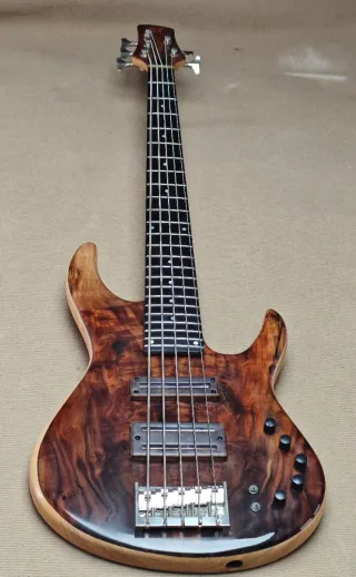 Bajo Eléctrico JCR Growlingman 5 Cuerdas