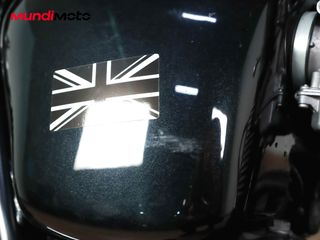 TRIUMPH BONNEVILLE 900