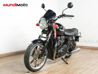 TRIUMPH BONNEVILLE 900