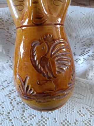Boccale in creta con gallo