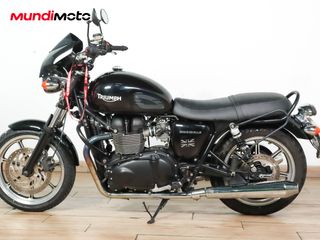 TRIUMPH BONNEVILLE 900