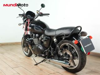 TRIUMPH BONNEVILLE 900