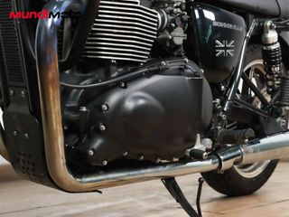 TRIUMPH BONNEVILLE 900