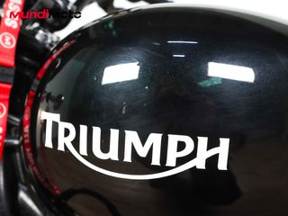 TRIUMPH BONNEVILLE 900