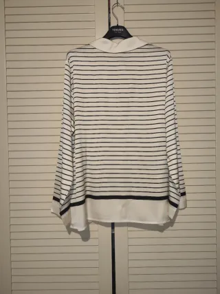 Camicia in raso di viscosa a righe con scollo a V