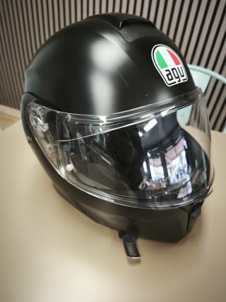 Casco de moto negro