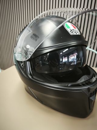 Casco de moto negro