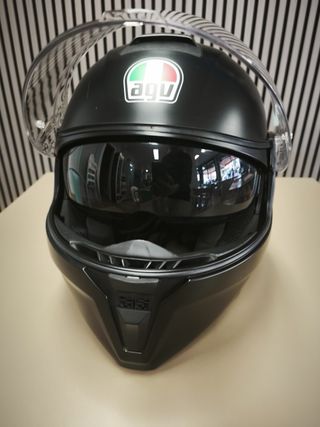 Casco de moto negro