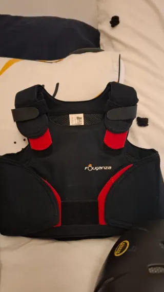 Conjunto hípica niño: cascos y chaleco
