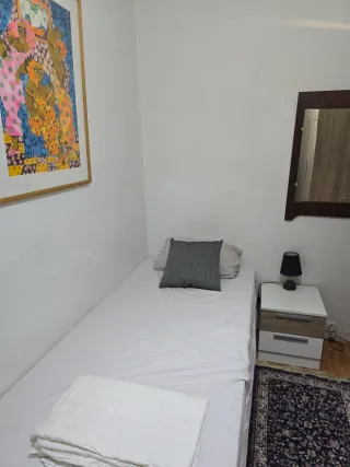 Habitacion en calle viladomat #45