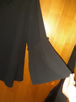 Blusa negra manga acampanada