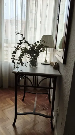 Muebles antiguos de madera y mármol