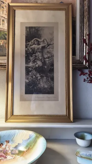 Muebles antiguos de madera y mármol