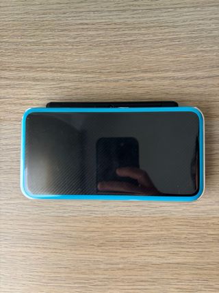 New Nintendo 2DS XL + Cargador