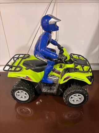 Quad teledirigido a pilas