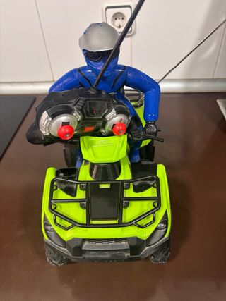 Quad teledirigido a pilas