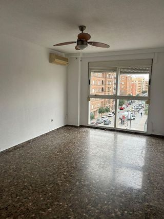 Piso en alquiler en Benicalap en Valencia