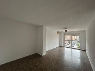 Piso en alquiler en Benicalap en Valencia