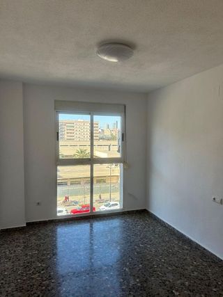 Piso en alquiler en Benicalap en Valencia