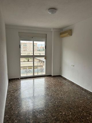 Piso en alquiler en Benicalap en Valencia