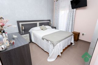 Casa adosada en venta en La Granja-La Colina-Los Pastores en Algeciras