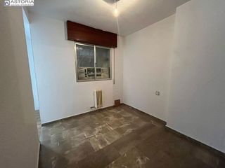 Oficina en alquiler en Pajaritos - Plaza de Toros en Granada